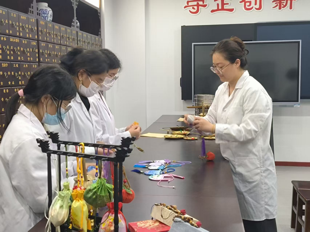 深耕职教实践，传承中医药文脉——医药健康学院职...