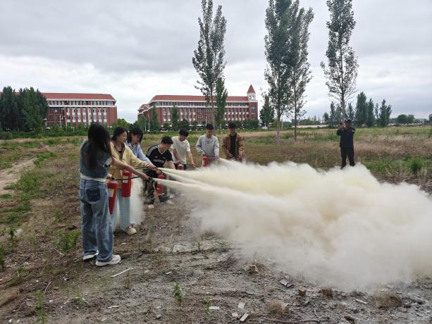 绷紧安全弦，筑牢防火墙——医药健康学院开展消防...