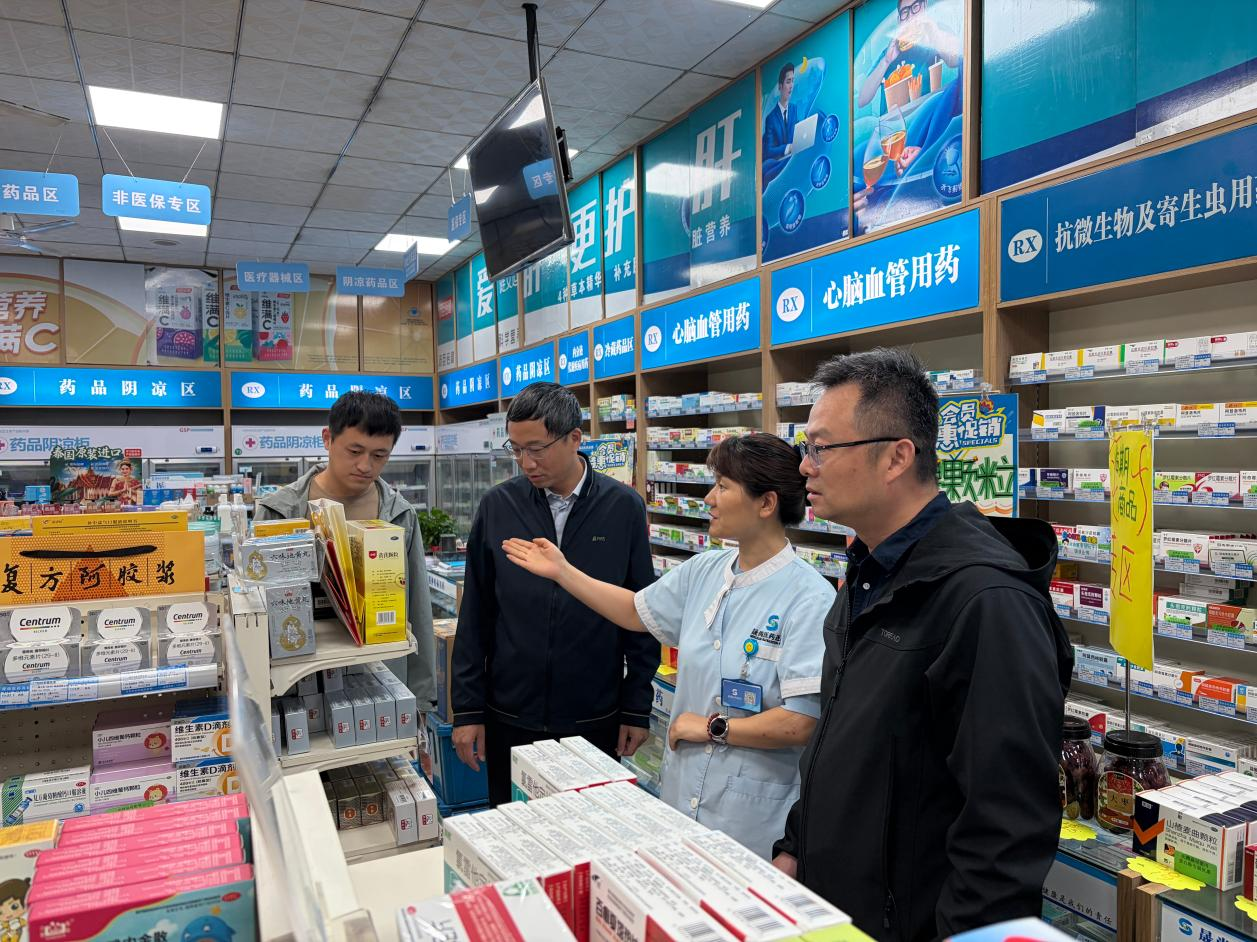 医药健康学院走访校友——赴开封市晟尚医药连锁有...